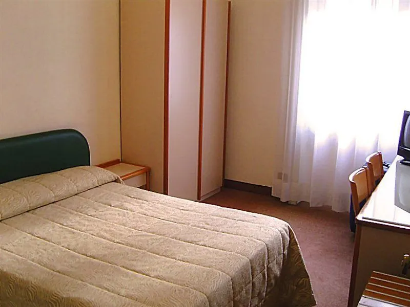 ****  Scarlatti Hotel Milano Italy